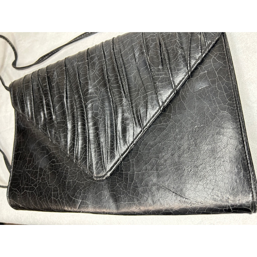 Vintage 1980s matte black faux leather shoulder bag - Picture 4 of 7